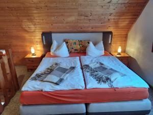 Ein Bett oder Betten in einem Zimmer der Unterkunft Leuchtturmblick - Ferienwohnung für die Familie in Grieben Insel Hiddensee
