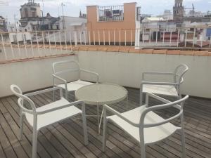Un balcón o terraza de GoToSeville GERONA SUITES