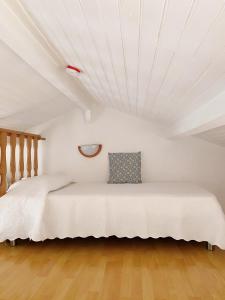 Кровать или кровати в номере Maisonnette proche Mer Terrasse Parking Climatisée