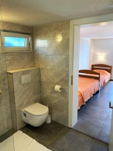 Koupelna v ubytování Holiday Home ZLATNI RAT (3543)