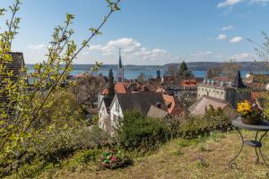a view of a city from a hill with a table at Ferienwohnung Munding in Überlingen