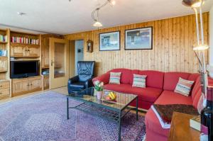 a living room with a red couch and a table at Ferienwohnung Munding in Überlingen