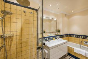 Vannituba majutusasutuses Relais & Châteaux Hotel Schwarzmatt