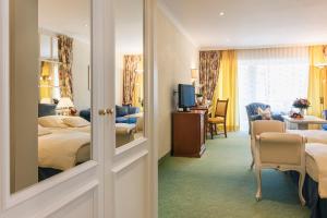 Voodi või voodid majutusasutuse Relais & Châteaux Hotel Schwarzmatt toas