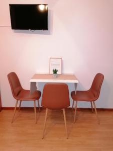 TV a/nebo společenská místnost v ubytování Apartment and room Gušćić