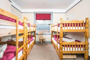 Postel nebo postele na pokoji v ubytování Llangollen Hostel Private Guest Rooms-Self Catering-Family Friendly