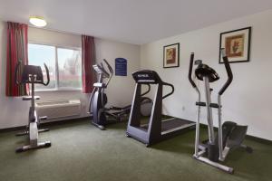 Fitness centrum a/nebo fitness zařízení v ubytování Howard Johnson by Wyndham Salem