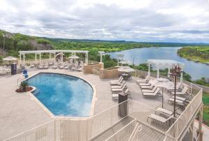 Bazén v ubytování WorldMark Marble Falls nebo v jeho okolí