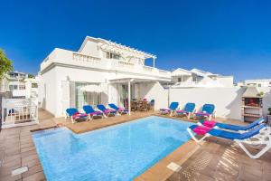 The swimming pool at or close to Villa Calma by Villa Plus