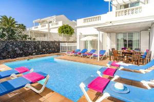 The swimming pool at or close to Villa Calma by Villa Plus