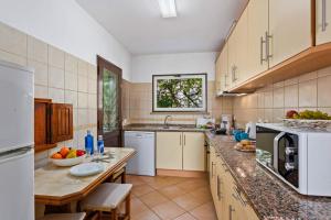 Kuchyň nebo kuchyňský kout v ubytování Villa Emilio Pequena by Villa Plus
