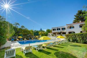 Bazén v ubytování Villa Laranja do Sul by Villa Plus nebo v jeho okolí