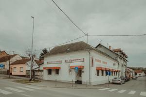 Foto dalla galleria di B&B Laguna a Ðakovo Altre 75 foto