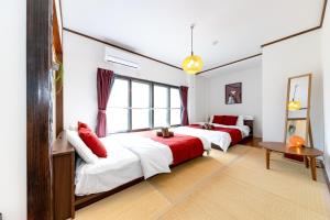 a bedroom with two beds and a table at BOUTOU - Vacation STAY 34136v in Tokyo