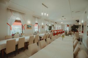 a large dining room with a long table and chairs at B&B Laguna in Đakovo