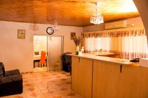 APICAL GUESTHOUSE的厨房或小厨房