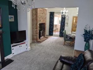 TV a/nebo společenská místnost v ubytování Grove Cottage, Flamborough