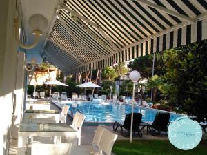 Bazén v ubytování Hotel Olympia nebo v jeho okolí