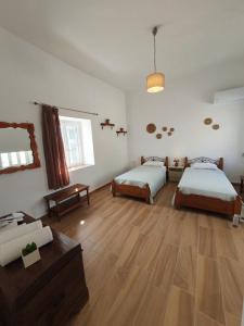 a large room with two beds and a wooden floor at Vira Señor House in Triovasálos