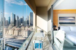 Postel nebo postele na pokoji v ubytování Luxury residence at Dubai Mall + 16 fotografií