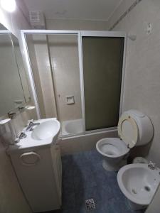 Ένα μπάνιο στο Departamento Centro Plaza 9 Julio