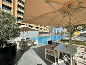 Бассейн в Luxury residence at Dubai Mall или поблизости