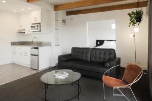 a living room with a couch and a table at Hollywood Hills Hotel in Los Angeles