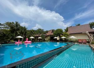 Bassein majutusasutuses Phi Phi Villa Resort või selle lähedal