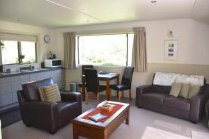 a living room with a couch and a table at Burn Cottage Retreat in Cromwell