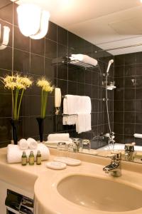 Et badeværelse på The Cypress Mercure Hotel Nagoya