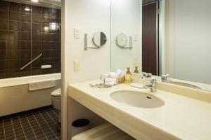 Ein Badezimmer in der Unterkunft The Cypress Mercure Hotel Nagoya