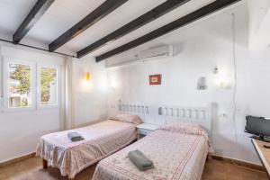 Postel nebo postele na pokoji v ubytování Cala Serena Beach 2