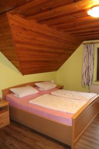 En eller flere senge i et værelse på Zur Altmühlquelle