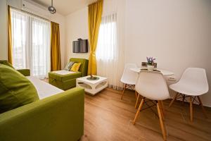a living room with a couch and a table at Mariner Apartments in Sutomore