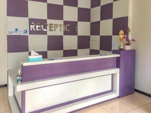 Fotografie z fotogalerie ubytování SMESA Edotel Syariah Surabaya Mitra RedDoorz v destinaci Wonokromo + 10 fotografií