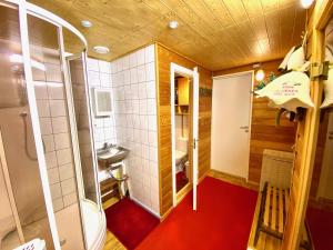 Ένα μπάνιο στο Kõrtsitoa Puhkemaja +52 φωτογραφίες