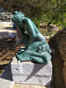 a statue of a woman laying on a rock at Il rifugio dell'Artista in Maruggio