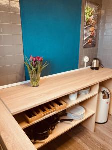 Příslušenství pro přípravu čaje a kávy v ubytování Hof Steinhütten Tiny Rooms