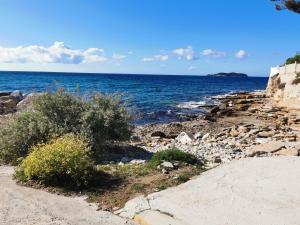 Les pieds dans l'eau Plage Saint-Jean, La Ciotat – Updated 2023 Prices