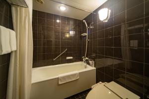 Ein Badezimmer in der Unterkunft The Cypress Mercure Hotel Nagoya