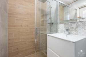 Fotografia z galérie ubytovania Jantar Home - Mieszkanie w centrum z 2 sypialniami v destinácii Kołobrzeg