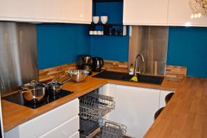 Kuchyň nebo kuchyňský kout v ubytování COLIVING TOUT CONFORT- LOOS LES LILLE-MAISON PARTAGEE-7 chambres-5 sdb-6WC-LOOS LES LILLE