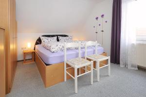 Postel nebo postele na pokoji v ubytování Ferienwohnungen im Haus Herrmann