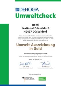 ein Plakat für eine Hochschulstudenten-Einschreibung in Gold in der Unterkunft Hotel National Düsseldorf (Superior) in Düsseldorf