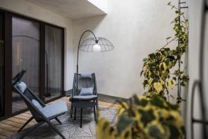 A seating area at Altstadthotel Weisses Kreuz