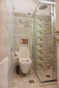 Kúpeľňa v ubytovaní Cozy Luxury Apartment in the Heart of Athens 8-2