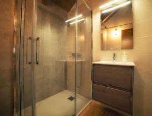 Ένα μπάνιο στο Apartamentos Camino de la Val +19 φωτογραφίες