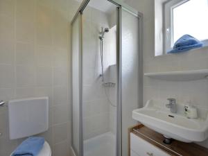 Kúpeľňa v ubytovaní Rosenhof am See Ferienwohnung Silberdistel