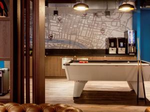 Koupelna v ubytování ibis Styles Glasgow Central + 37 fotografií
