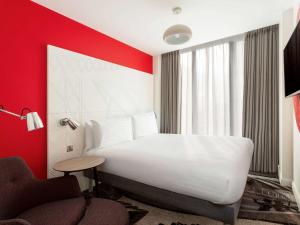 Postel nebo postele na pokoji v ubytování ibis Styles Glasgow Central